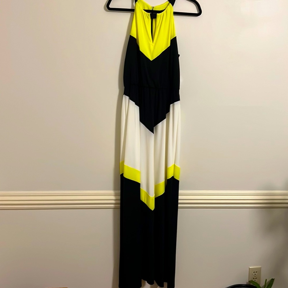 Vince Camuto! What a beauty! The color combo is dynamic and stunningly striking!